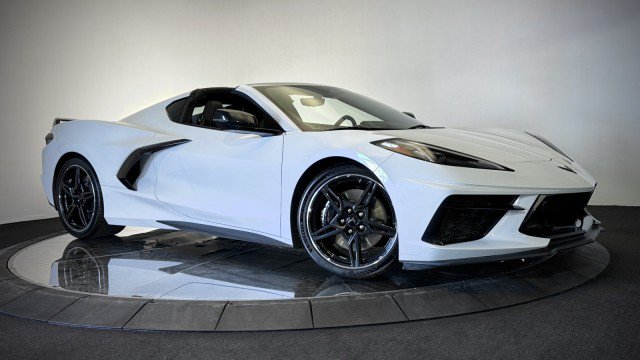 Used 2024 Chevrolet Corvette Stingray Premium Cpe w/ Z51 Performance Package RWD image 2