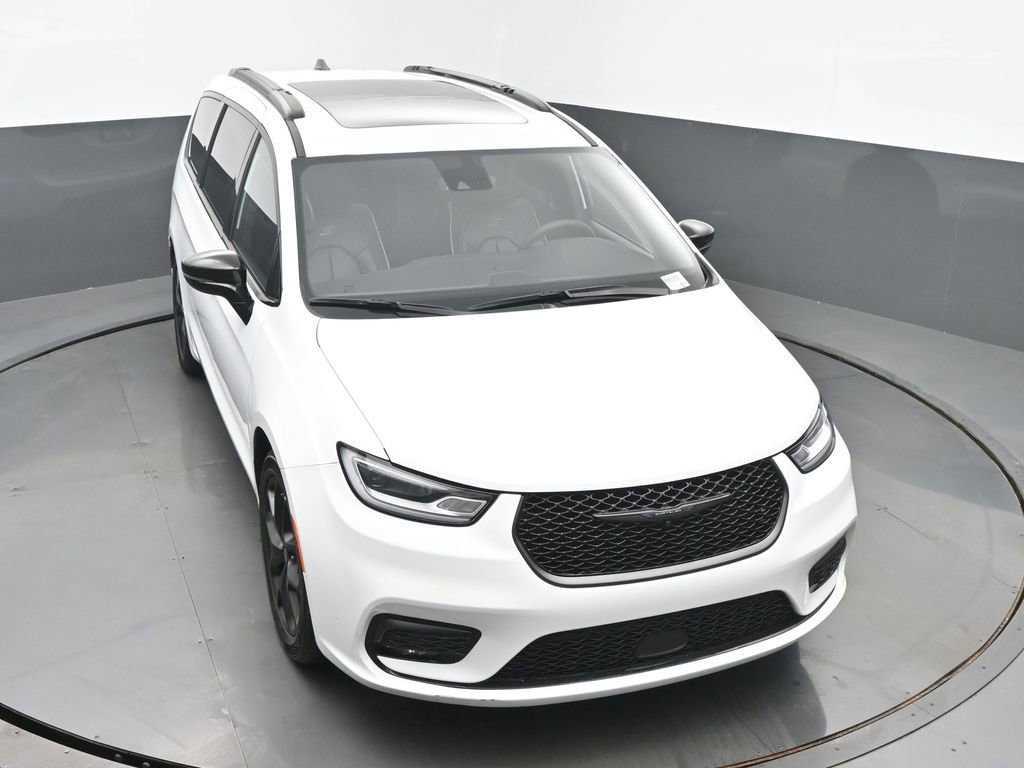 Used 2025 Chrysler Pacifica Limited image 45