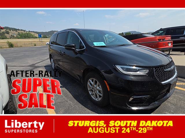 Used 2023 Chrysler Pacifica Touring-L