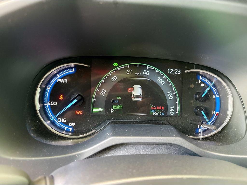 Used 2025 Toyota RAV4 LE AWD/4WD image 33