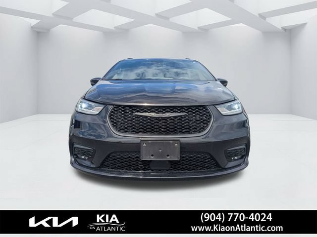 Used 2025 Chrysler Pacifica Limited FWD image 8