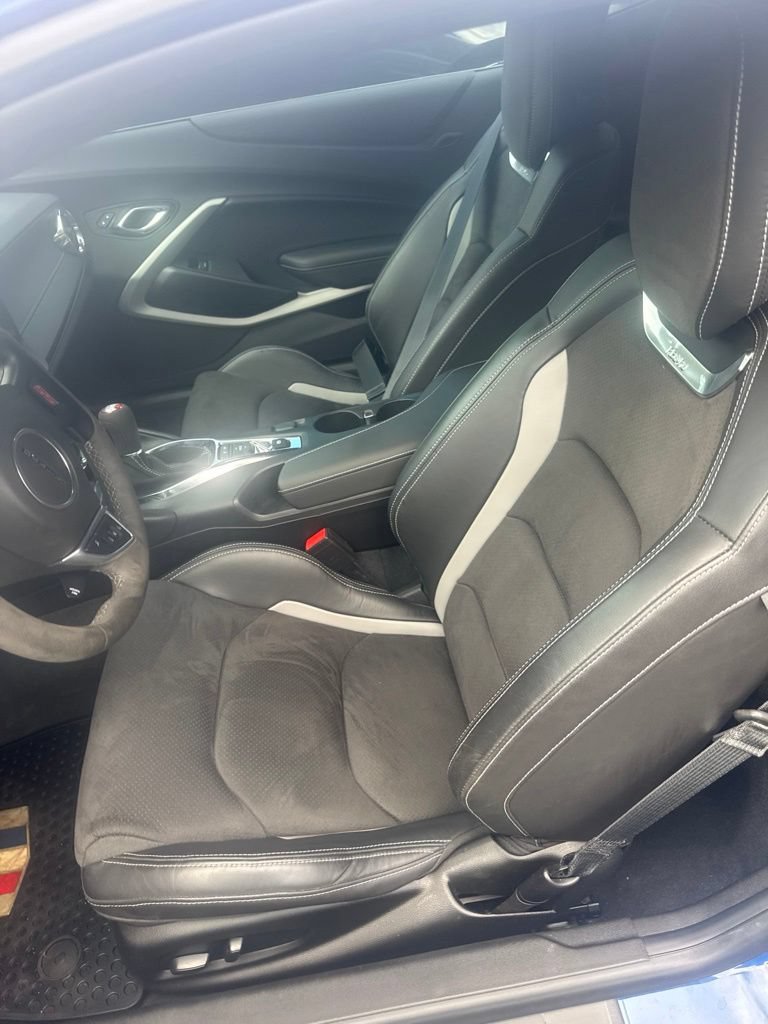 Used 2022 Chevrolet Camaro SS RWD image 9