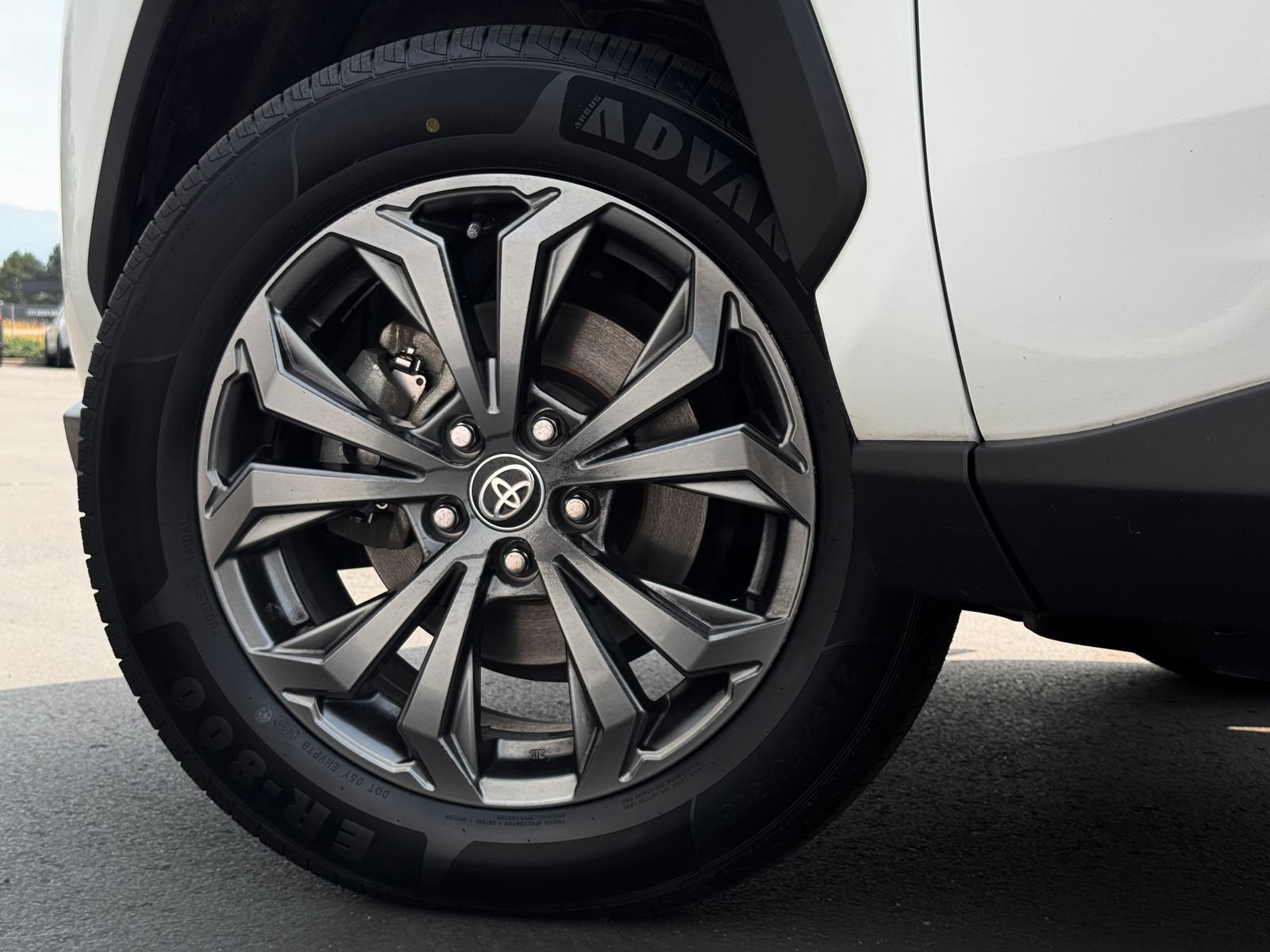 Used 2022 Toyota RAV4 XLE Premium AWD/4WD image 32