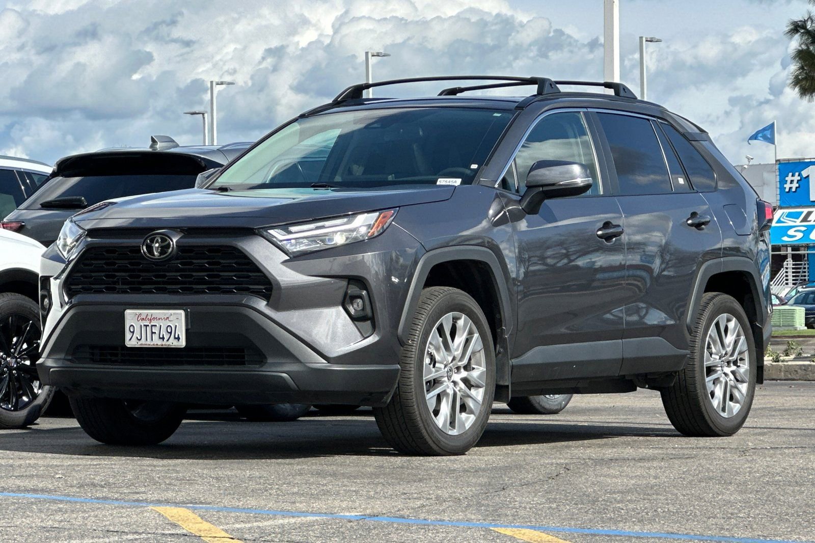 Used 2023 Toyota RAV4 XLE Premium image 8