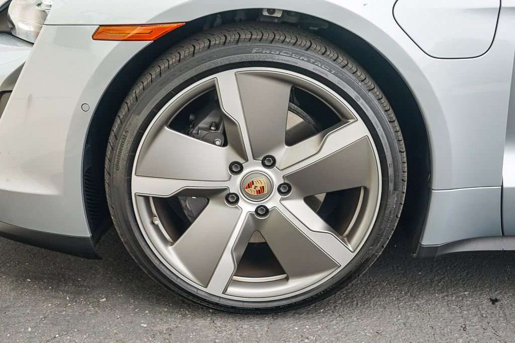 Used 2024 Porsche Taycan image 9