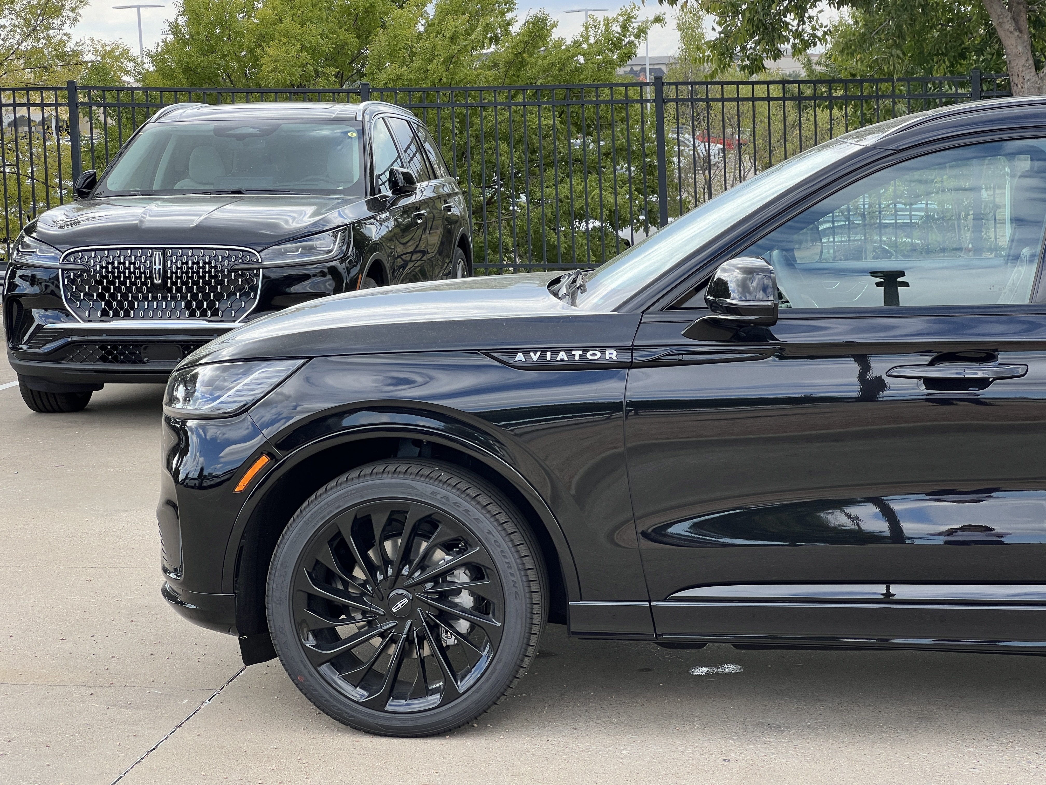 New 2026 Lincoln Aviator Reserve w/ Jet Appearance Package RWD image 5