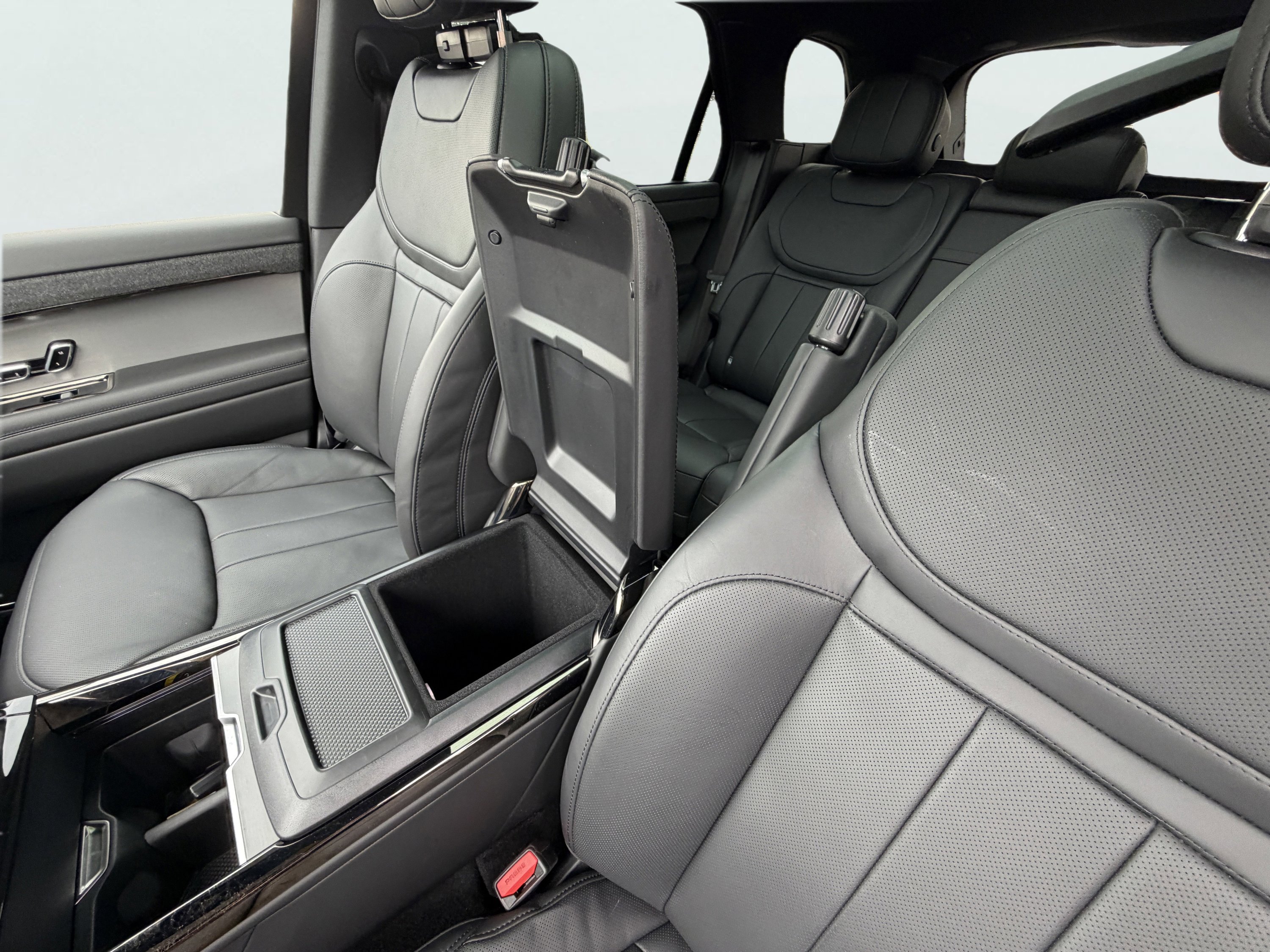 Used 2024 Land Rover Range Rover Sport SE image 37