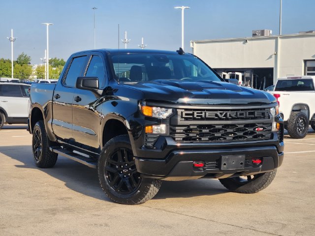 Used 2024 Chevrolet Silverado 1500 Custom Trail Boss w/ LPO, Dark Essentials Package AWD/4WD image 2