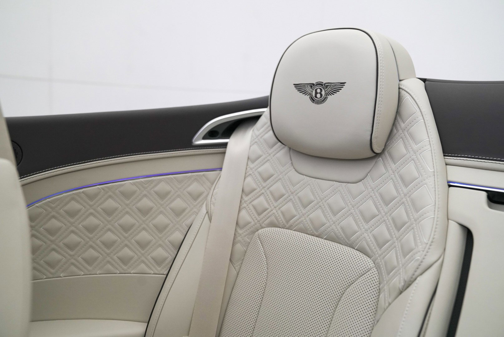 Used 2023 Bentley Continental GT Azure image 21