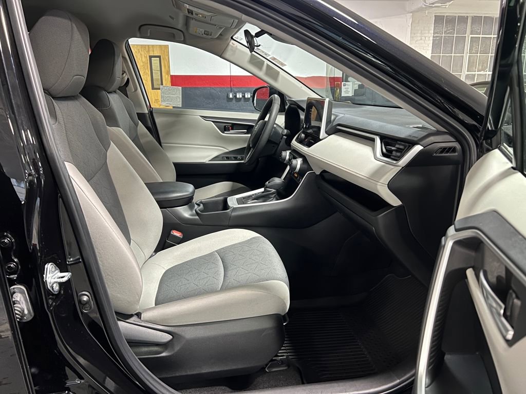 Used 2023 Toyota RAV4 XLE image 21
