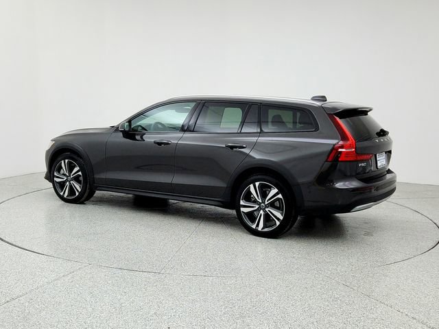 Certified 2025 Volvo V60 B5 Cross Country Plus image 7