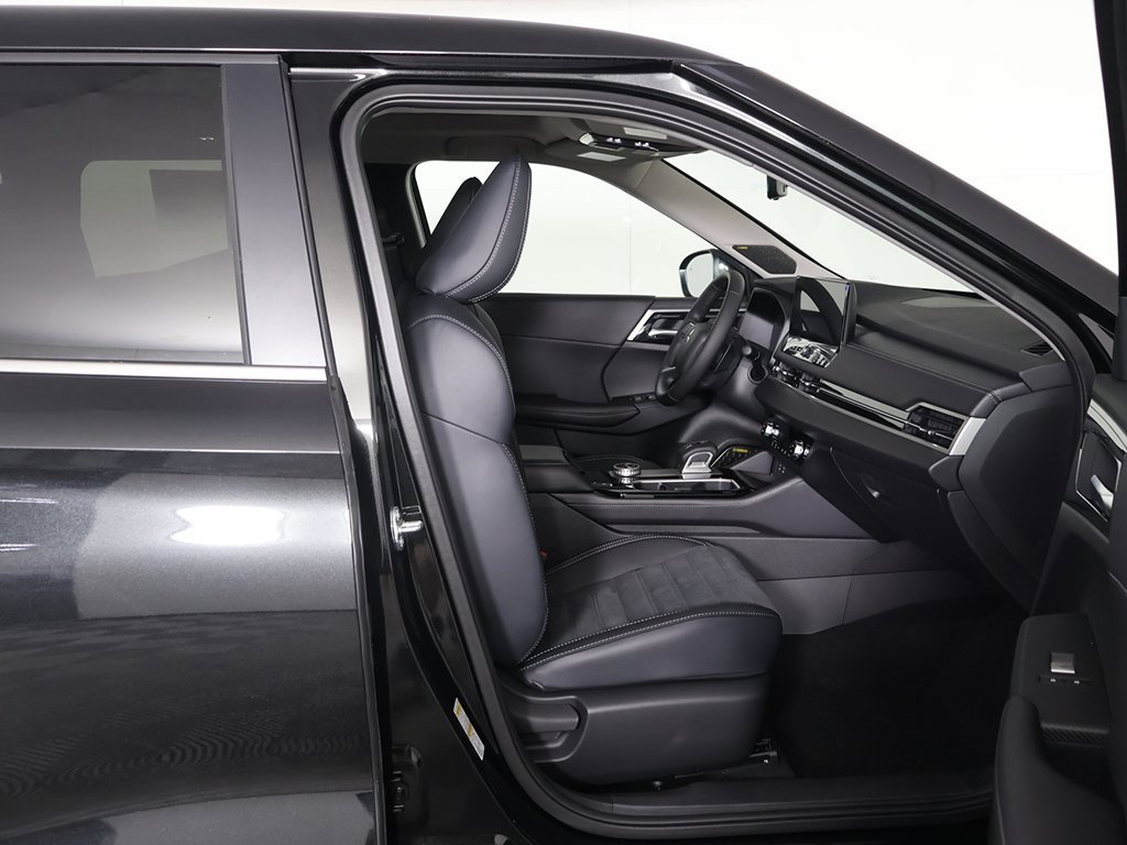 New 2025 Mitsubishi Outlander SE image 34