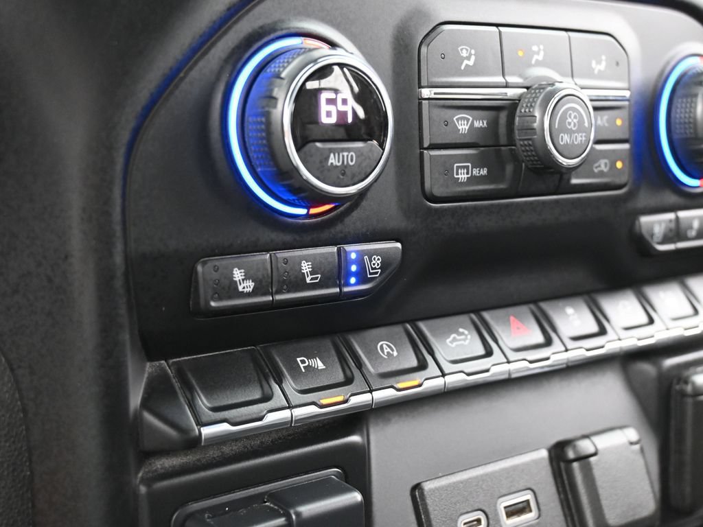 Used 2021 Chevrolet Silverado 1500 High Country RWD image 21