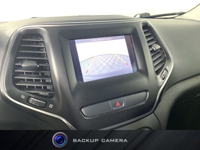 Used 2019 Jeep Cherokee Latitude w/ Popular Appearance Group AWD/4WD image 6