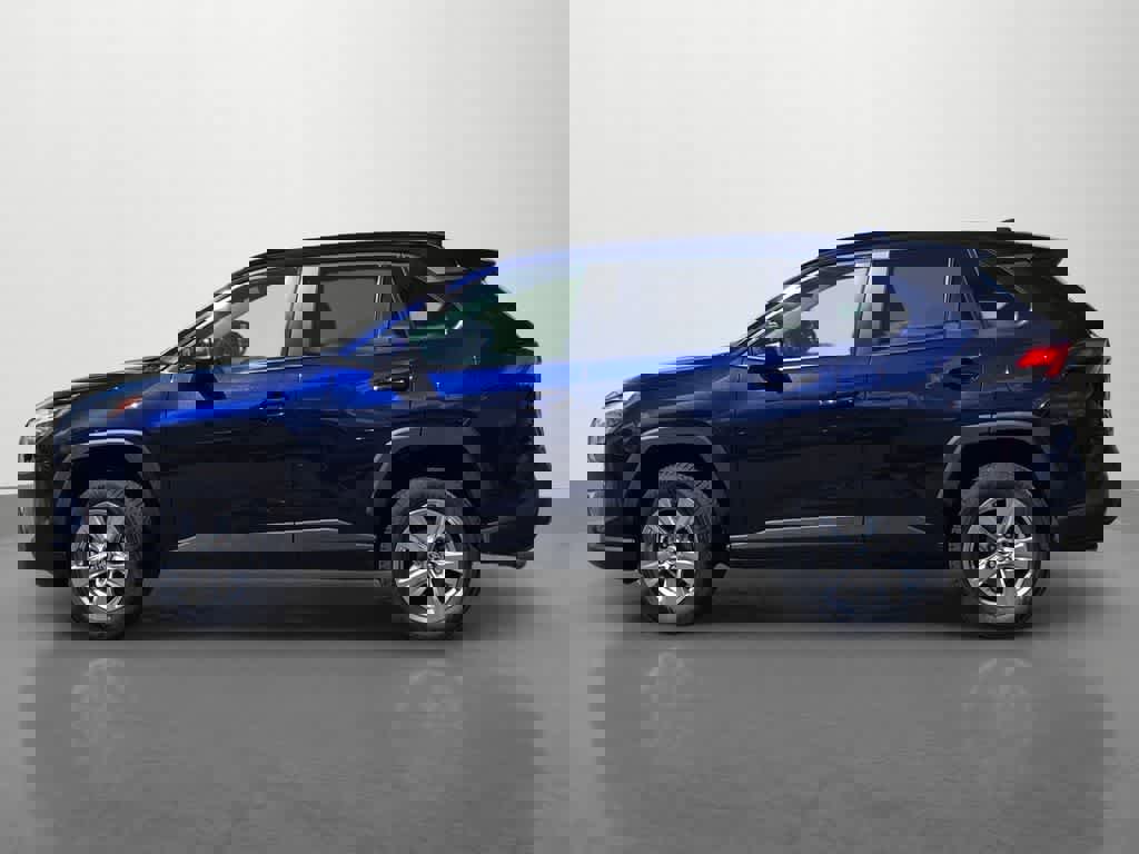 Used 2024 Toyota RAV4 XLE FWD image 3