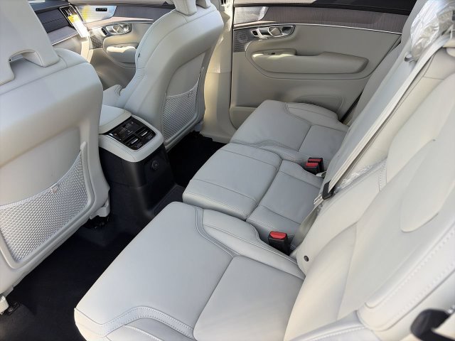 New 2027 Volvo XC90 T8 Ultra AWD/4WD image 18