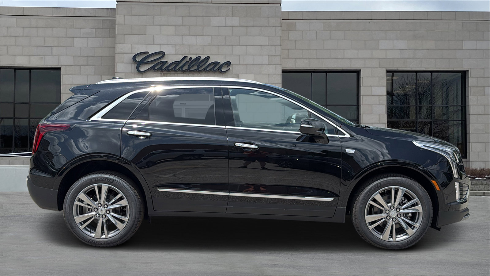 New 2026 Cadillac XT5 Premium Luxury w/ LPO, Floor Liner Package AWD/4WD image 2