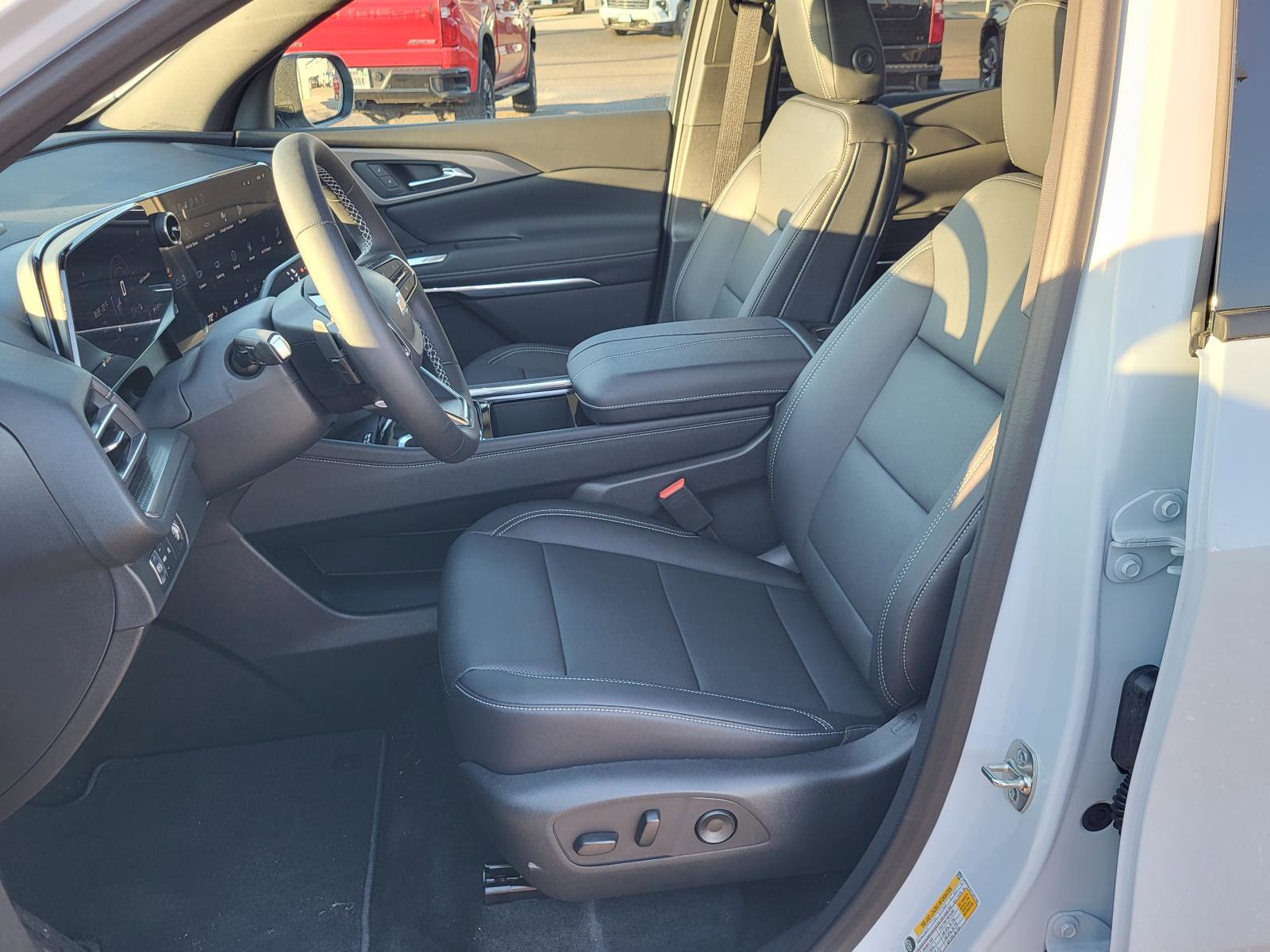 New 2026 Chevrolet Traverse LT image 15