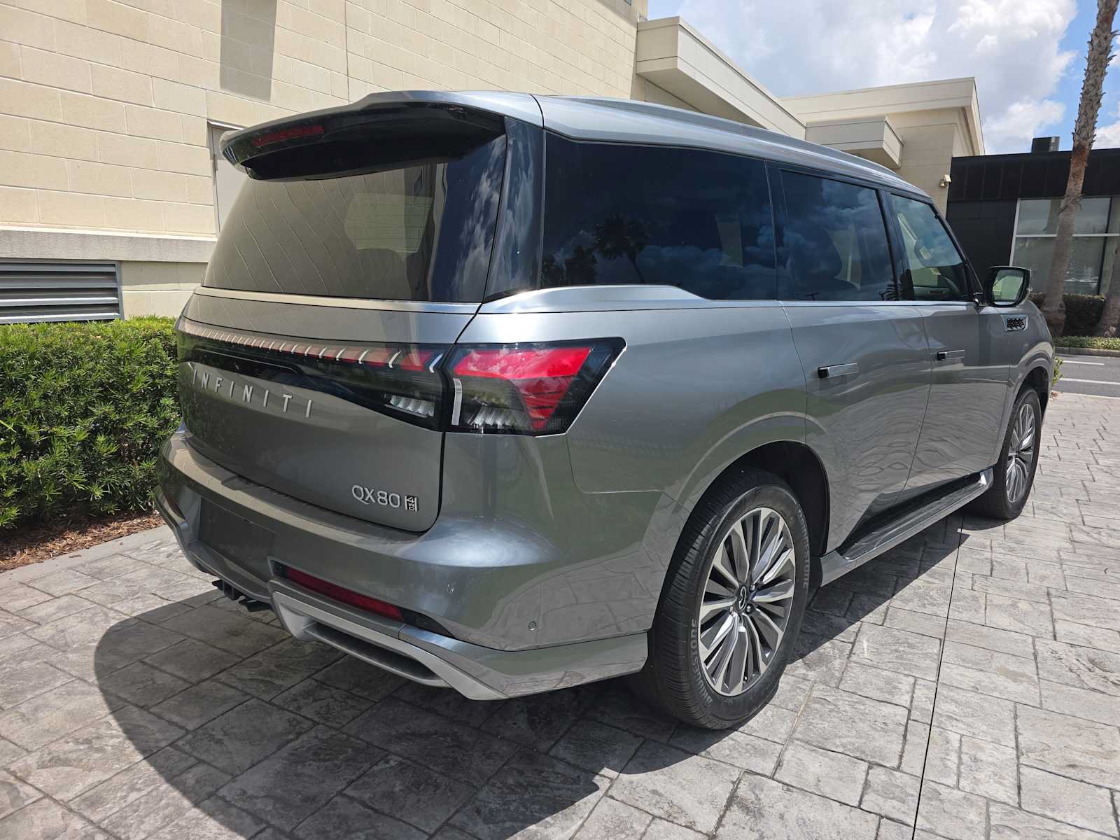 Certified 2025 INFINITI QX80 Sensory AWD/4WD image 3