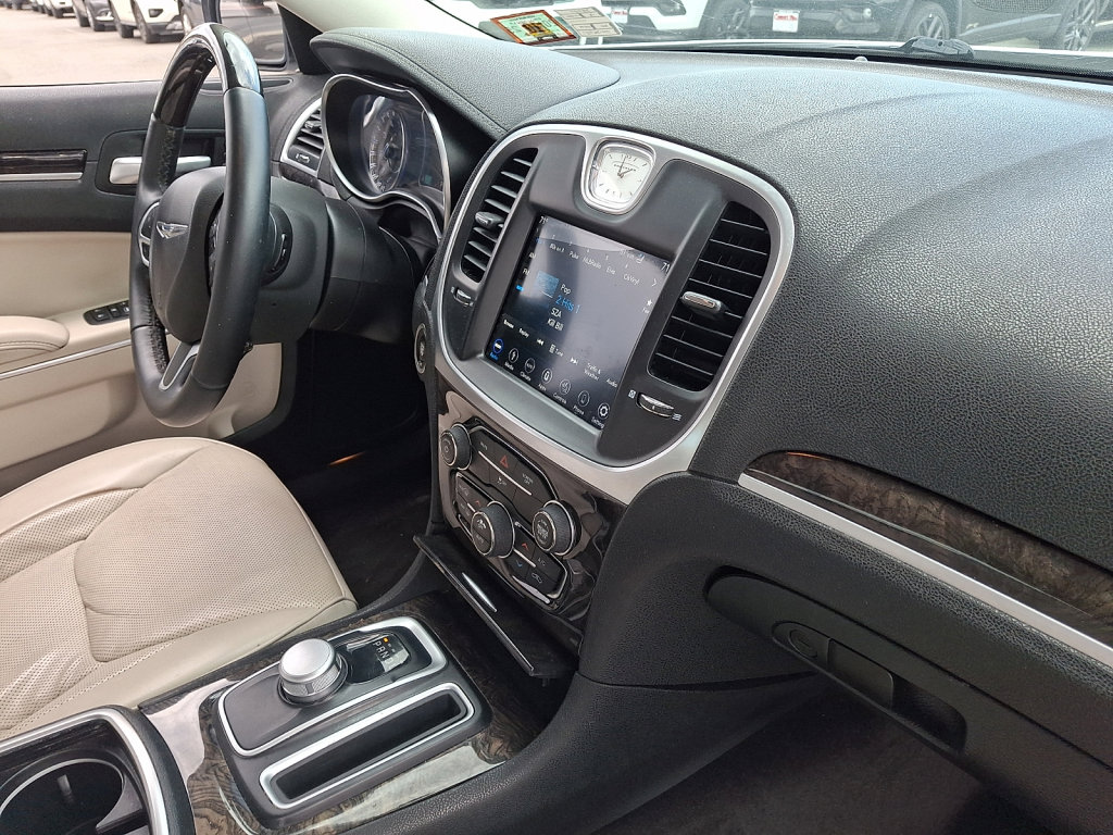 Used 2018 Chrysler 300 Limited image 12