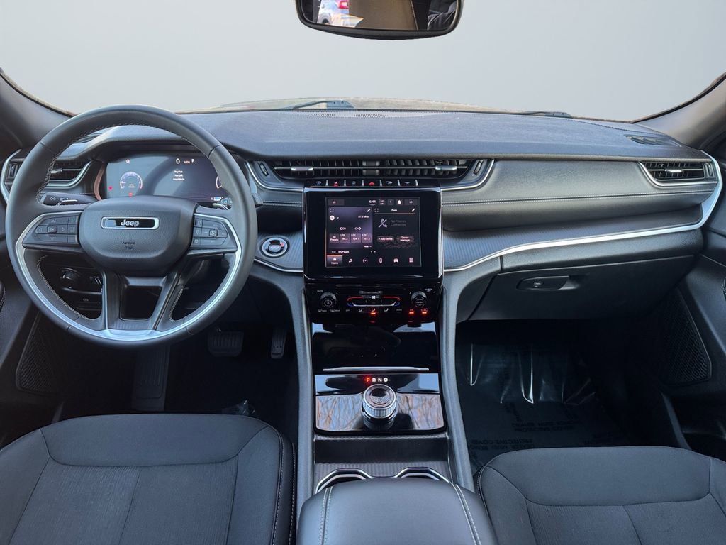 Used 2024 Jeep Grand Cherokee Laredo image 10