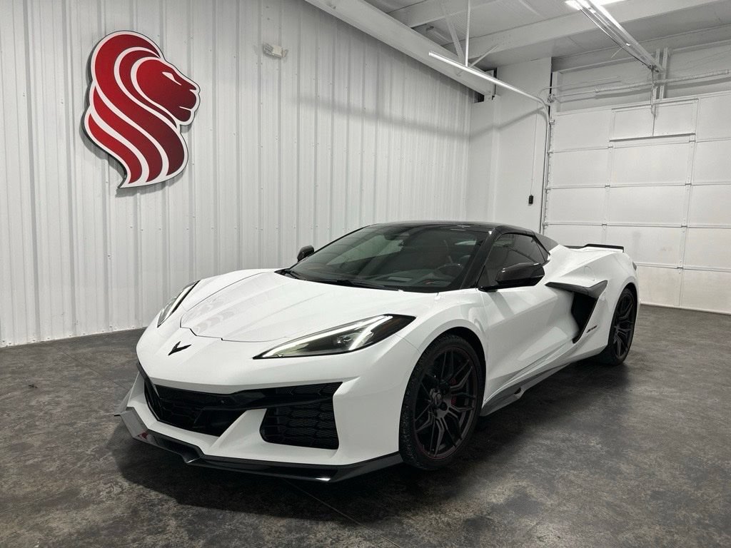 Used 2025 Chevrolet Corvette Z06 RWD image 1