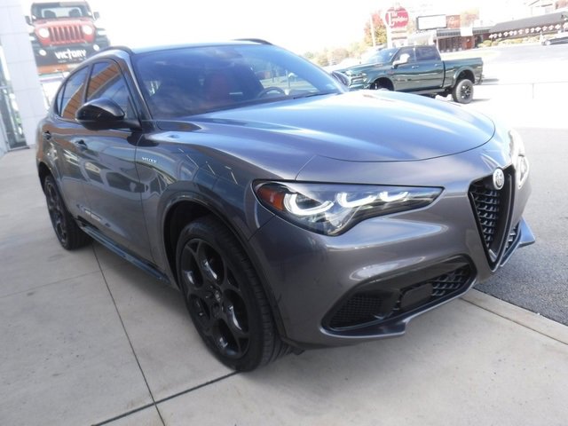 Used 2024 Alfa Romeo Stelvio Veloce image 11