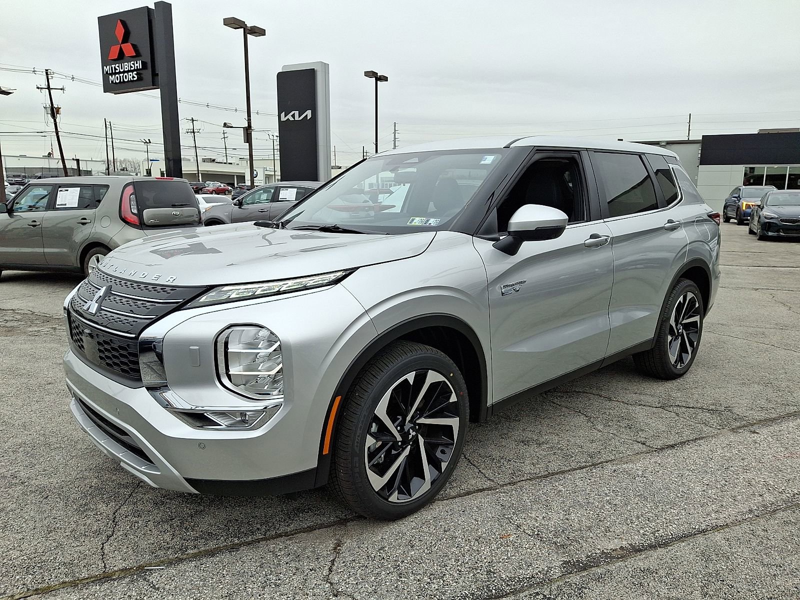 New 2025 Mitsubishi Outlander SE AWD/4WD image 4