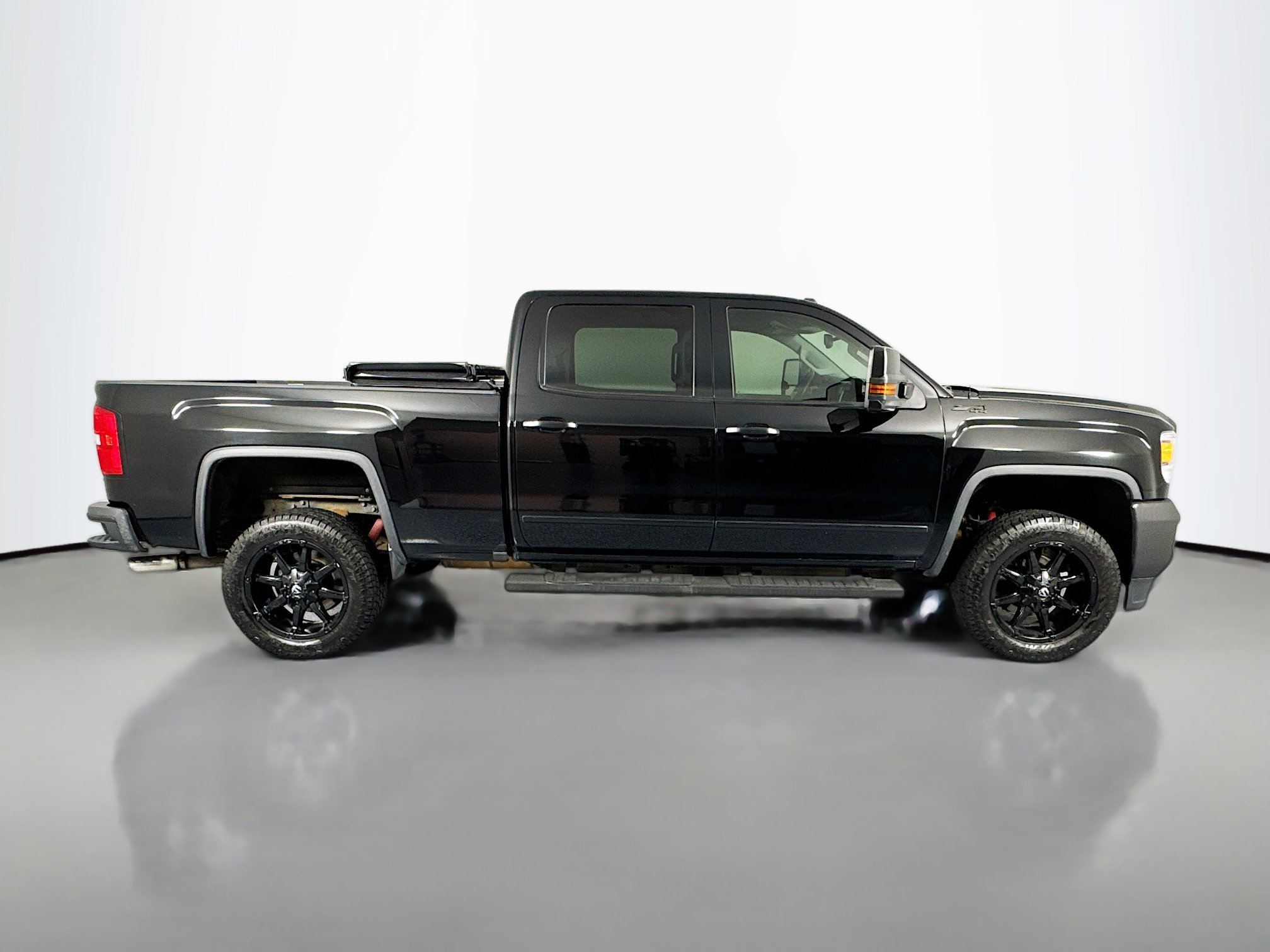 Used 2017 GMC Sierra 2500 SLT AWD/4WD image 4