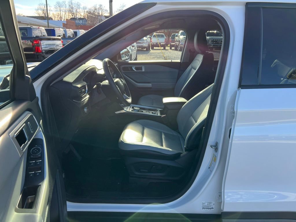 Used 2021 Ford Explorer XLT w/ Equipment Group 202A image 13