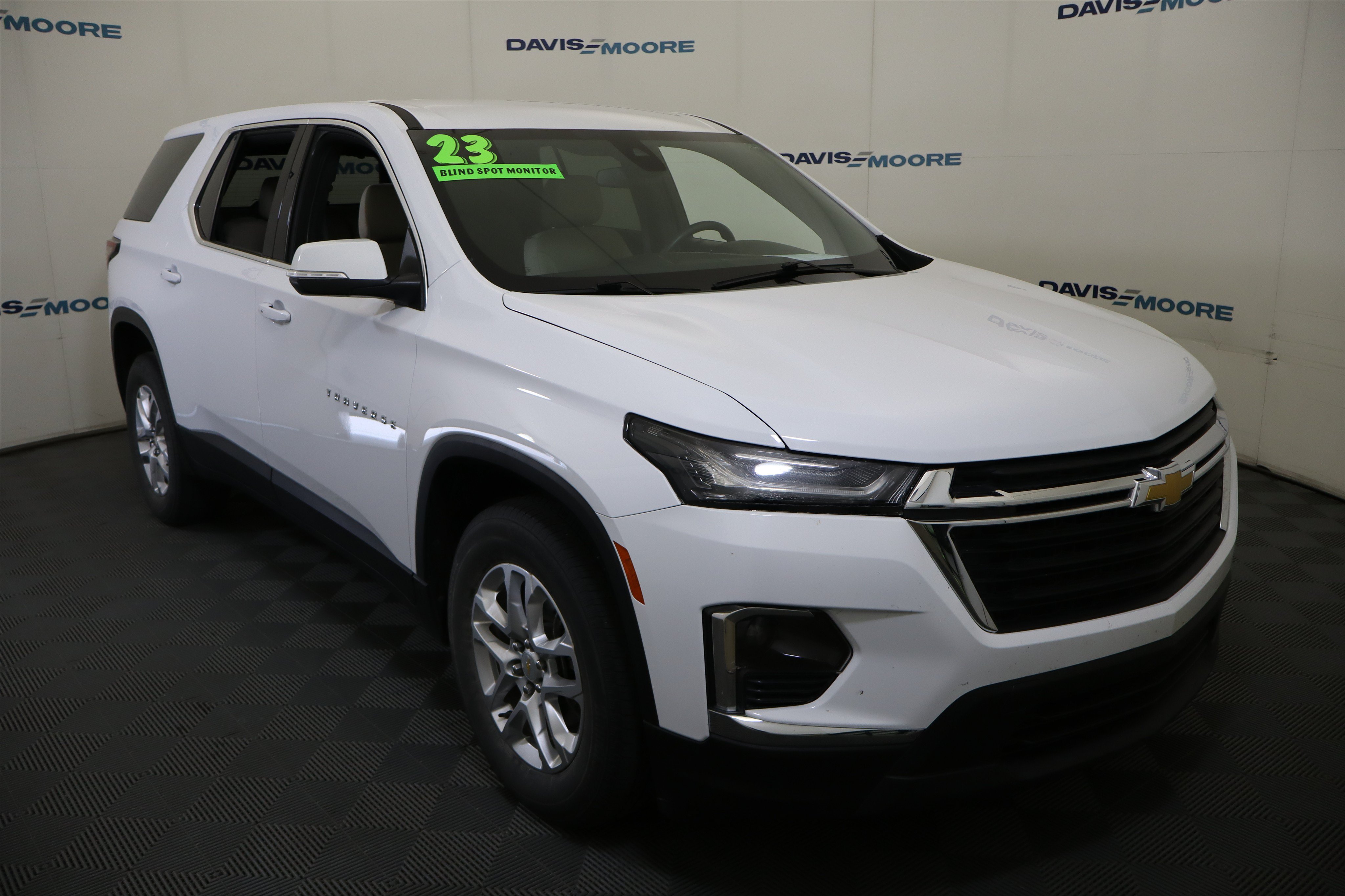 Used 2023 Chevrolet Traverse LS FWD image 3