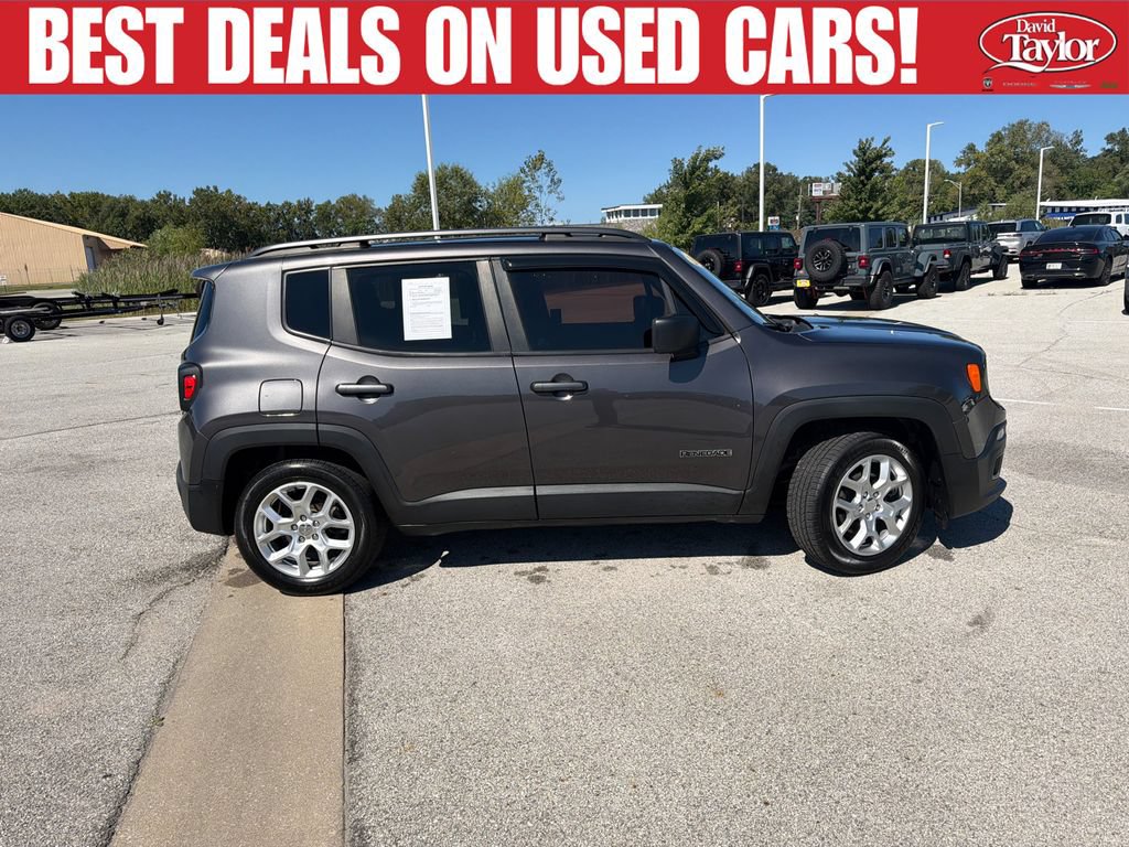 Used 2018 Jeep Renegade Latitude FWD image 2