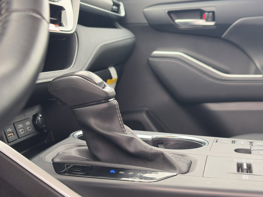 Used 2025 Toyota Highlander XLE image 29