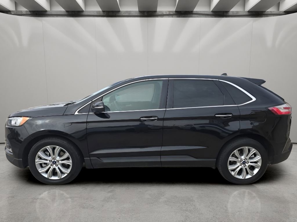 Used 2022 Ford Edge Titanium image 2