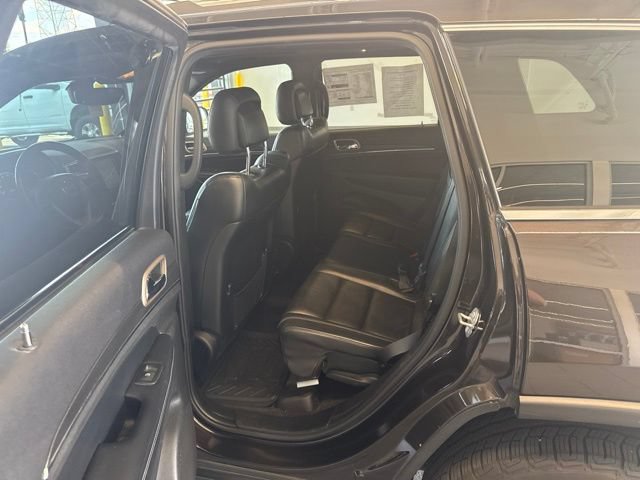 Used 2017 Jeep Grand Cherokee Limited AWD/4WD image 6