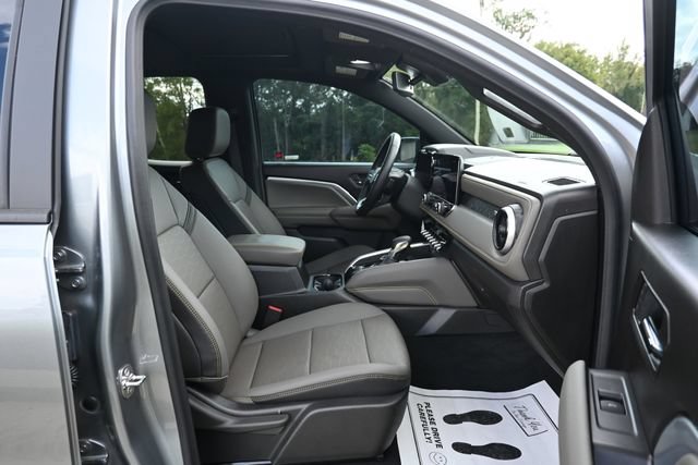 Used 2025 Chevrolet Colorado ZR2 w/ Technology Package AWD/4WD image 19