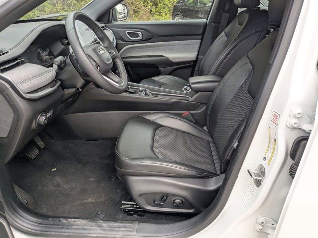 Used 2025 Jeep Compass Latitude w/ Sun & Sound Group image 22