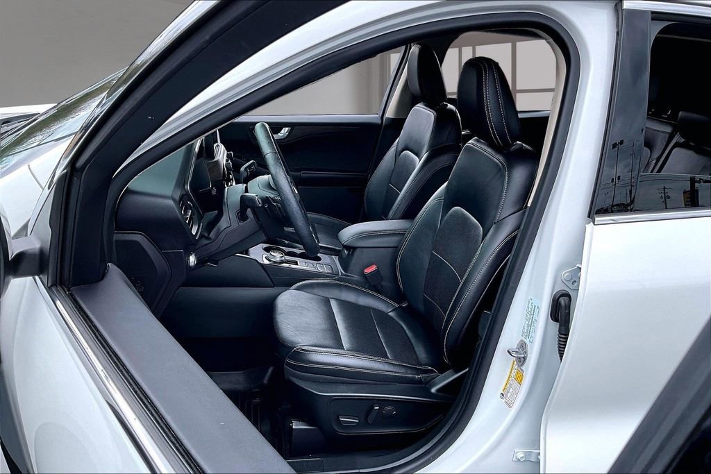 Used 2020 Ford Escape Titanium w/ Titanium Premium Package 2.0 image 25