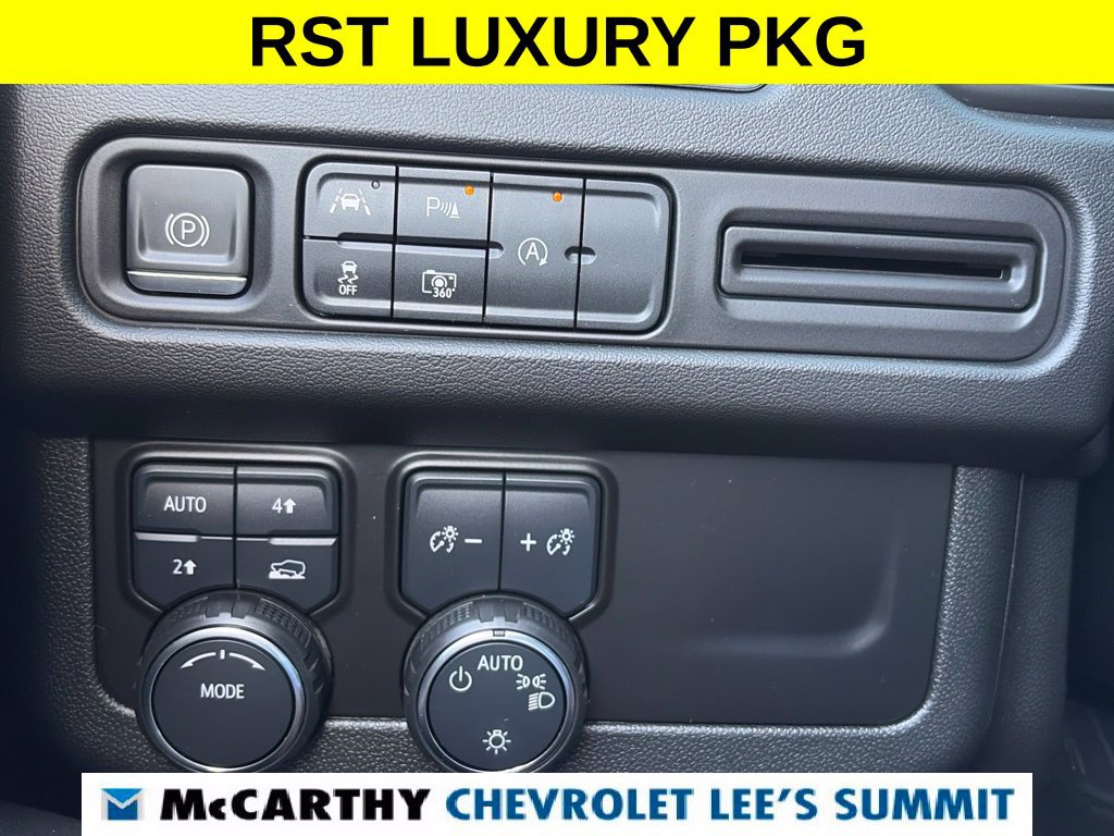 Used 2024 Chevrolet Suburban RST w/ Luxury Package AWD/4WD image 11