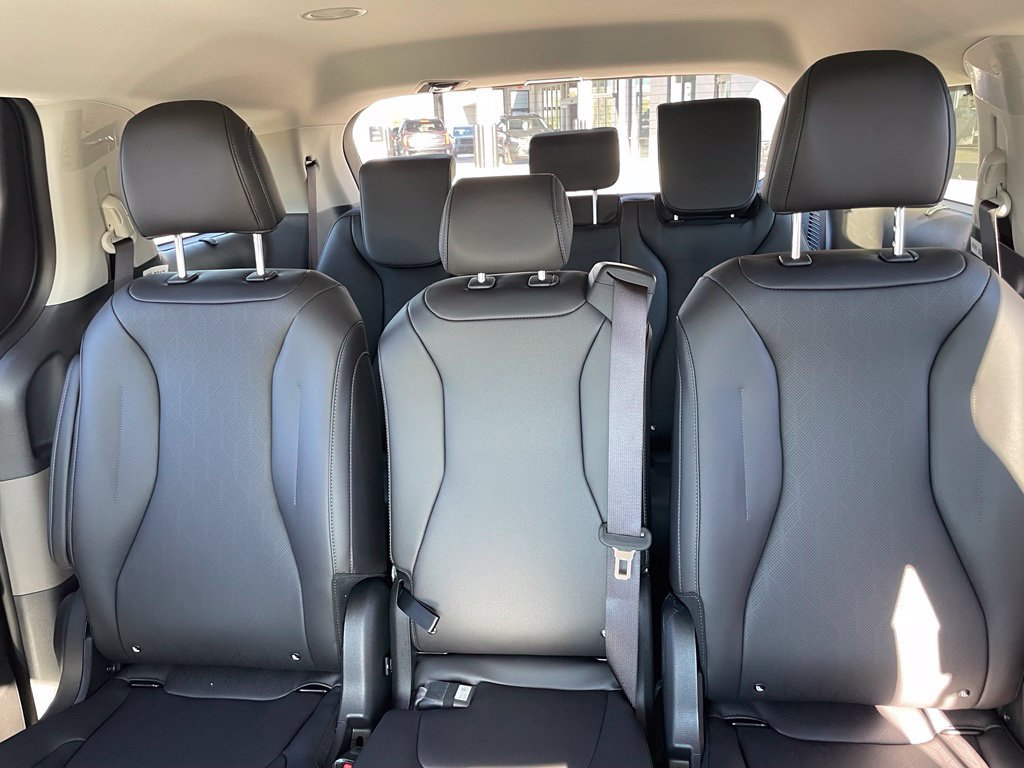New 2027 Kia Carnival EX FWD image 23