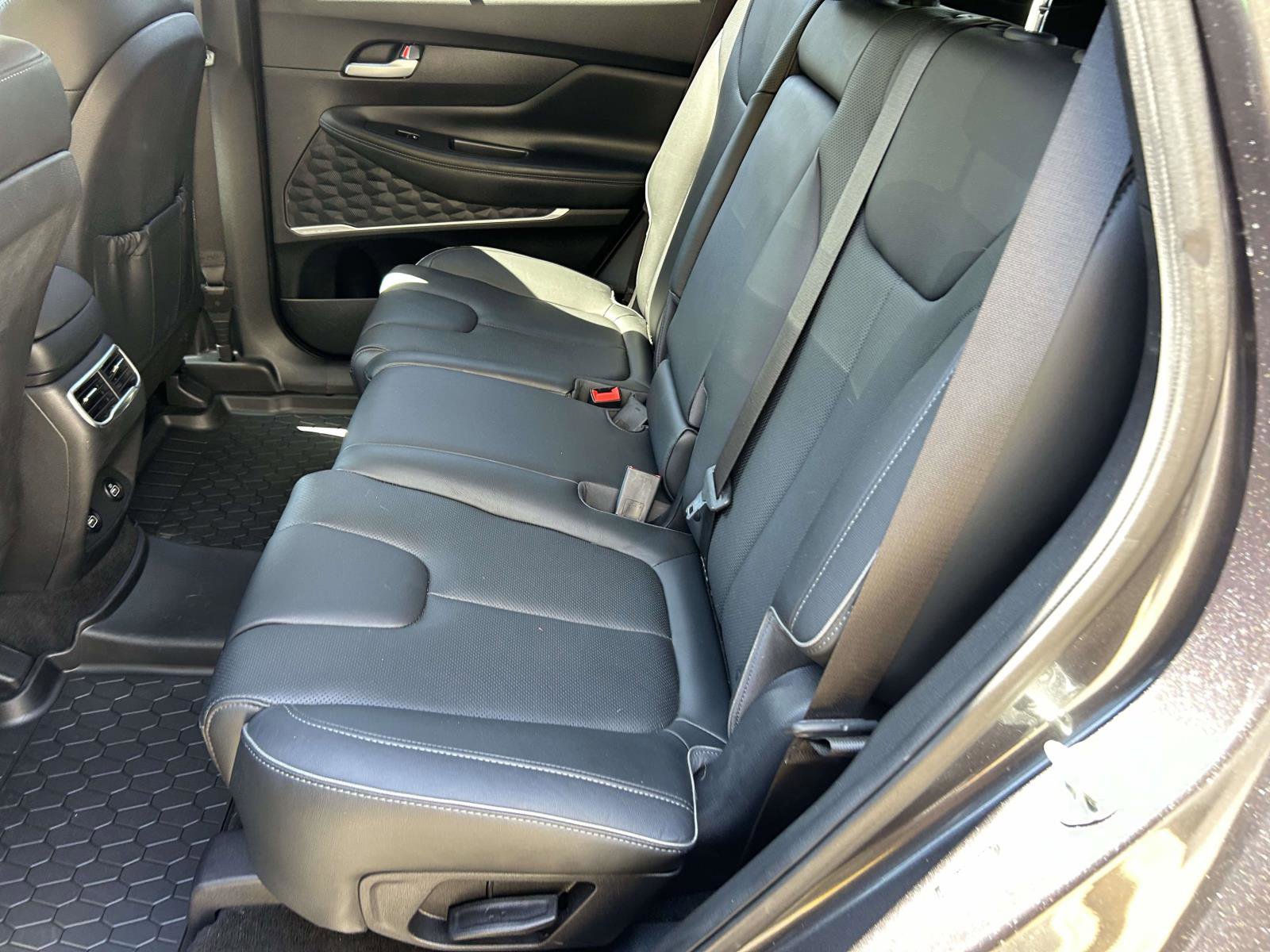 Used 2022 Hyundai Santa Fe SEL w/ Convenience + Premium Package FWD image 9