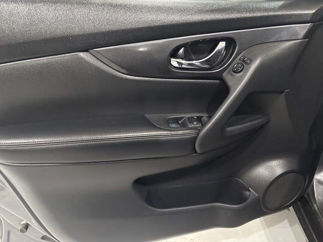 Used 2017 Nissan Rogue S image 10