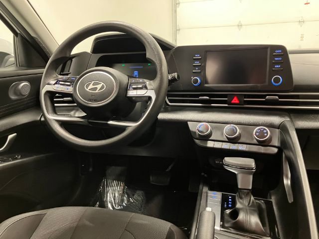 Used 2024 Hyundai Elantra SE image 30