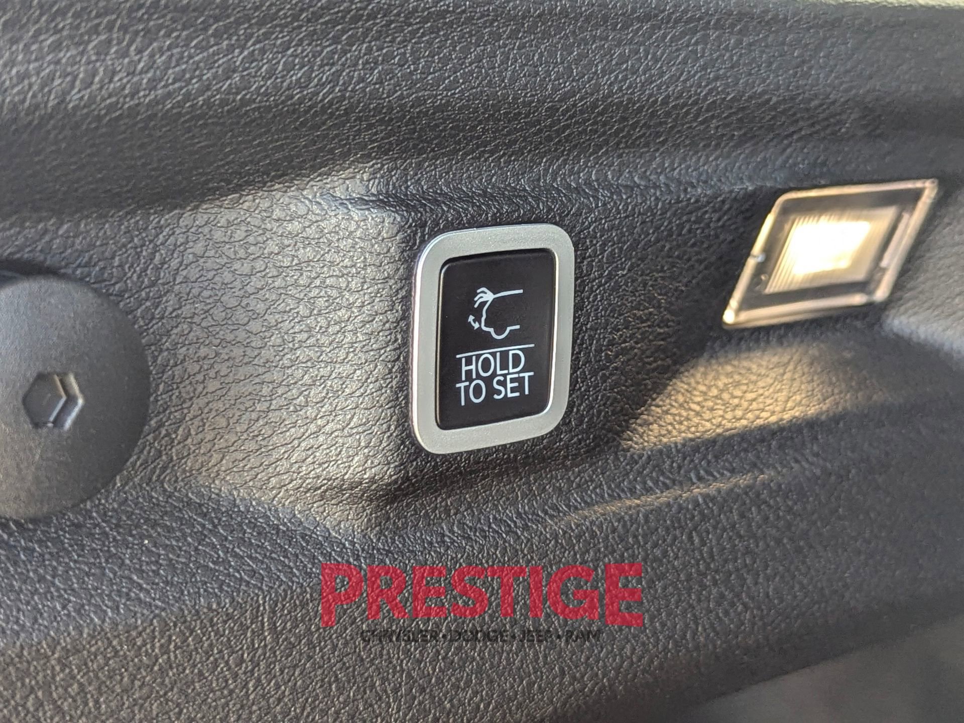 Used 2024 Jeep Grand Cherokee L Altitude image 14