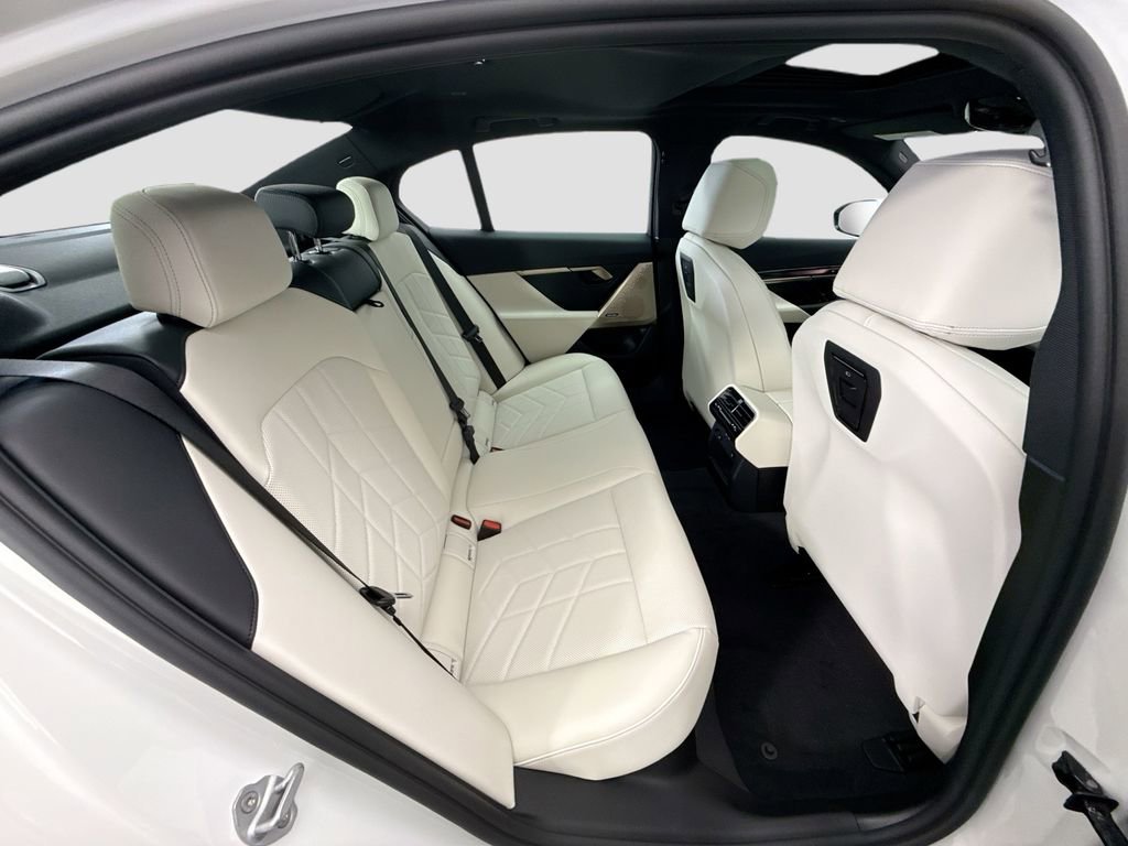 New 2026 BMW i5 eDrive40 w/ Premium Package image 21
