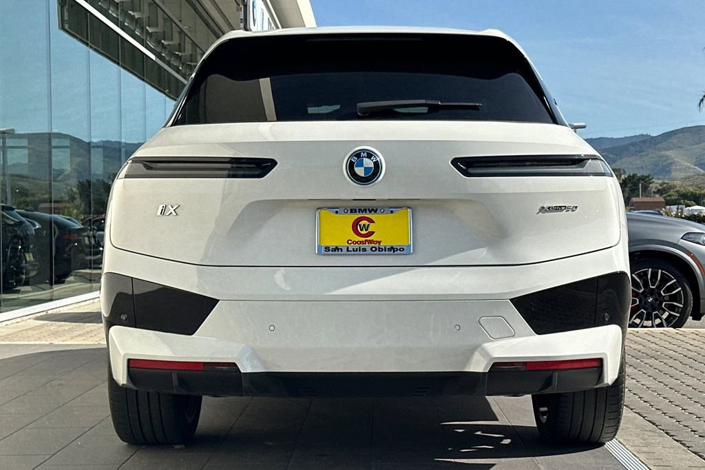 Used 2024 BMW iX xDrive50 w/ Premium Package image 4