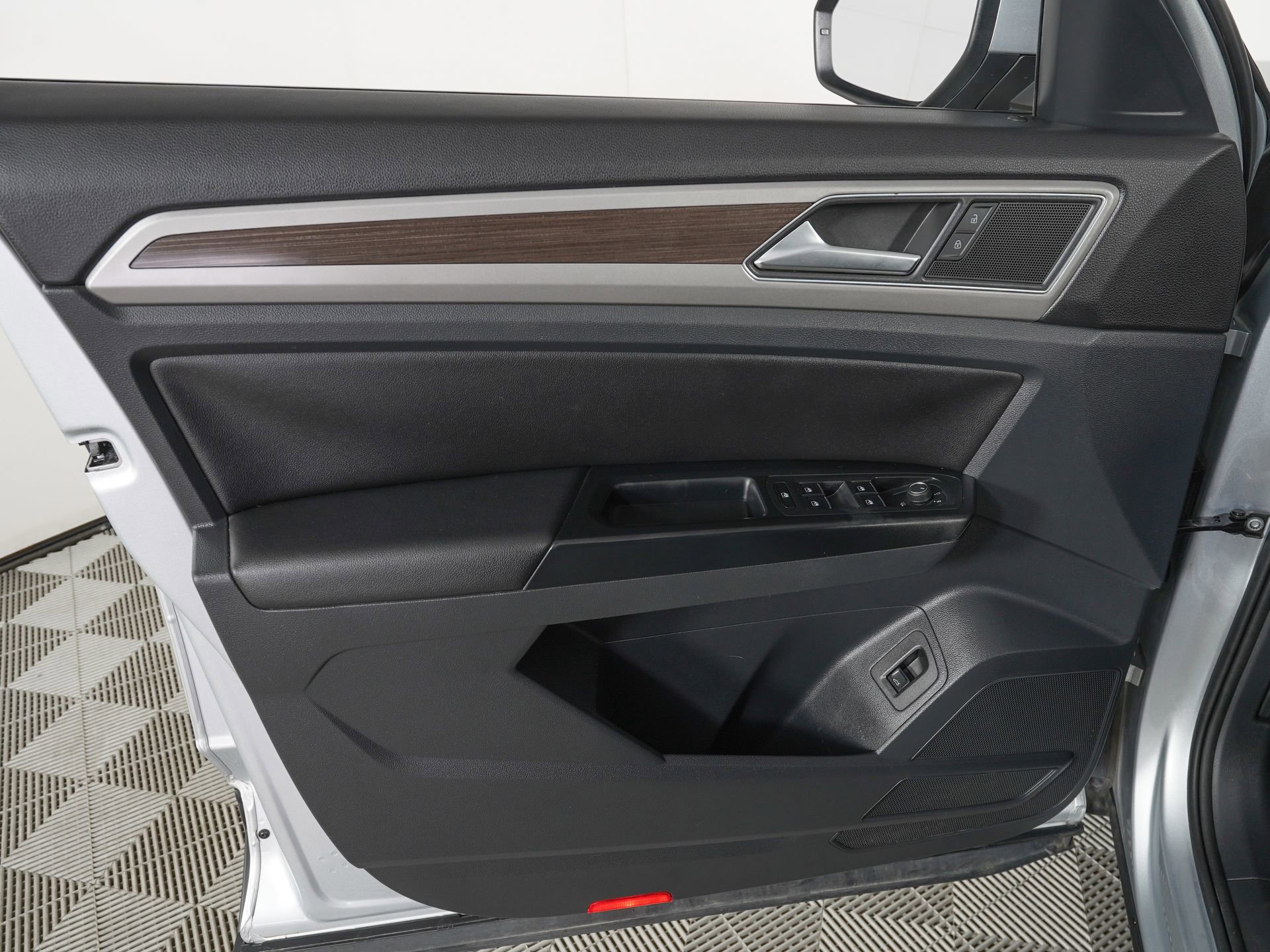 Used 2019 Volkswagen Atlas SEL FWD image 15