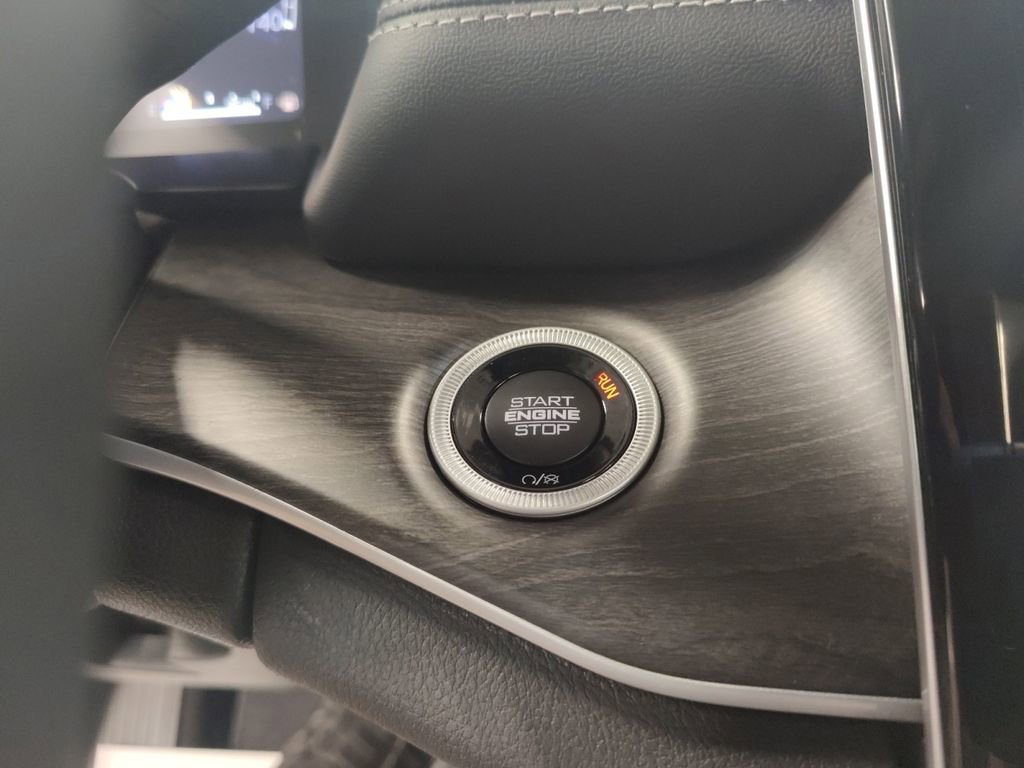 New 2025 Jeep Grand Cherokee L Limited w/ Black Appearance Package image 23