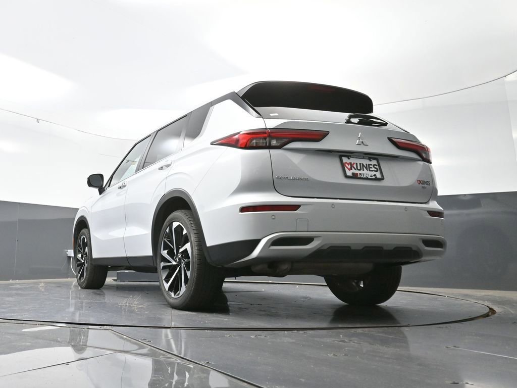 Used 2024 Mitsubishi Outlander SE image 56