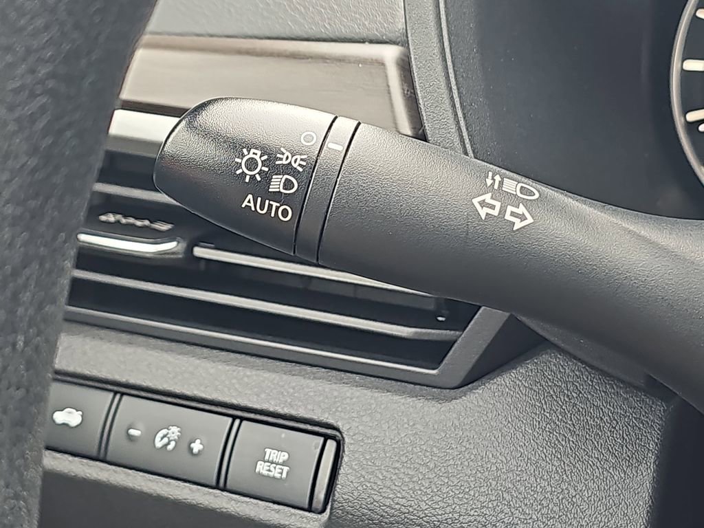 Used 2024 Nissan Altima 2.5 SV FWD image 30
